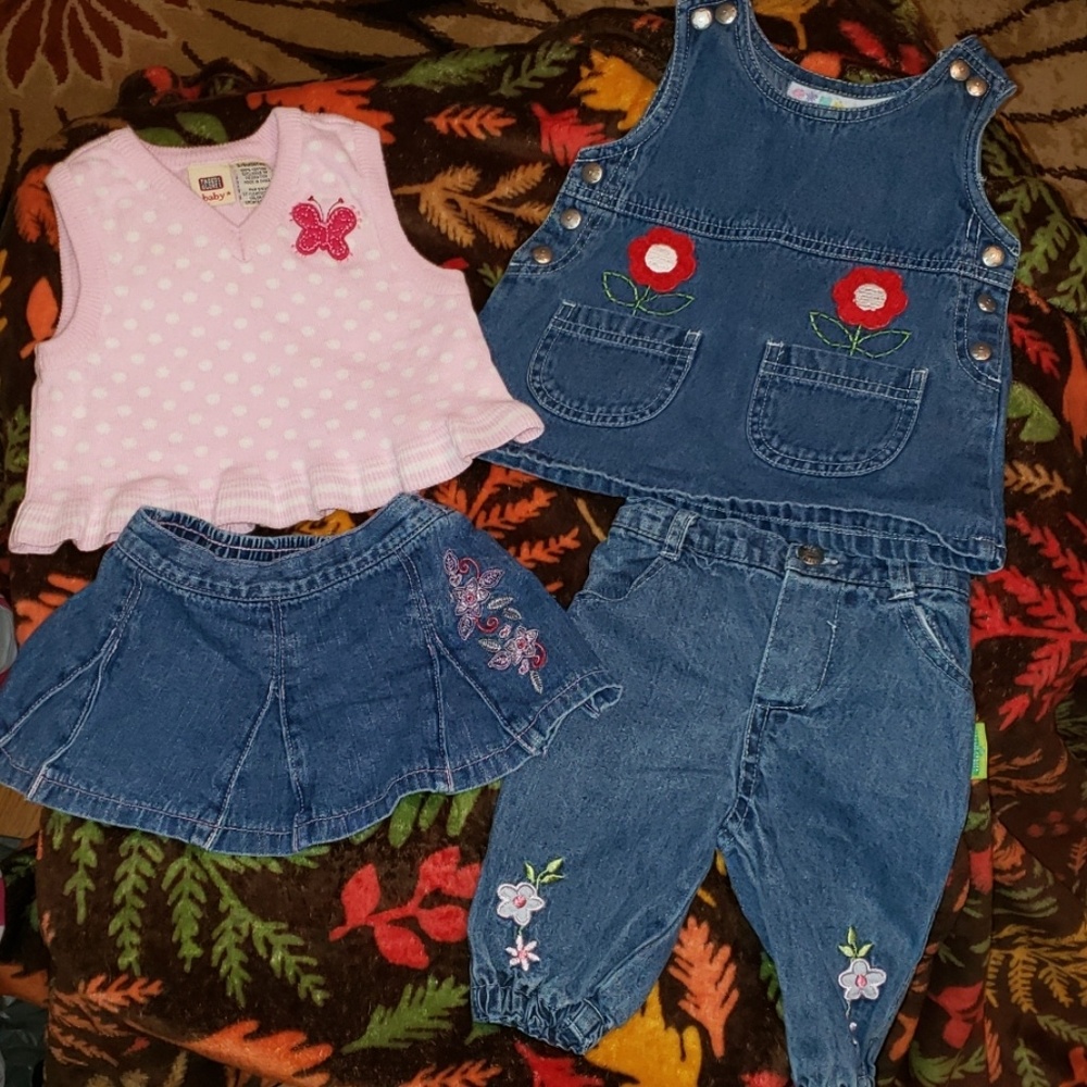 4 pieces 3/6 mo clothes